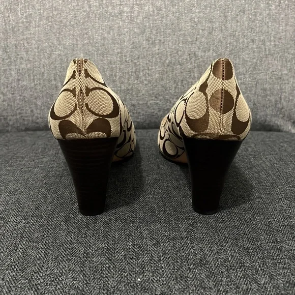 NEW COACH Heels - Picture 2 of 4